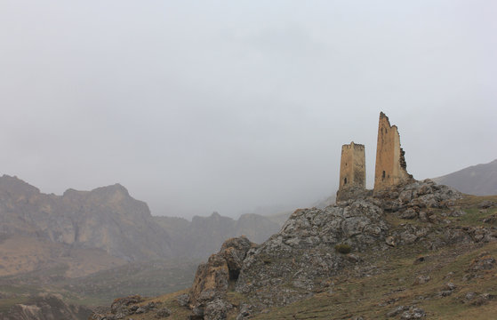 Военные башни древнего города Цимити в Северной Осетии