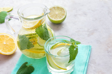 Detox water (lemonade)