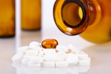 Alternativmedizin mit Homöopathie und Pillen