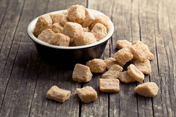 unrefined cane sugar in bowl