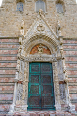 Fototapeta na wymiar Détails porte de la cathédrale de Messine,Sicile,Italie. 
