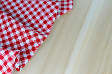Obraz premium Wooden table covered with tablecloth