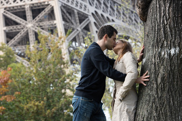 Naklejka na ściany i meble young couple in Paris