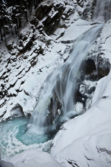 Fototapeta na wymiar Krimmler Wasserfälle im Winter mit Bewegungsunschärfe