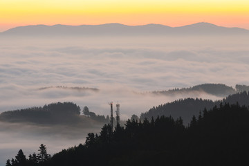Obraz premium Amanece sobre el valle