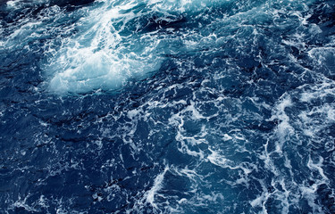 Obraz na płótnie Canvas Splashing Ocean wave