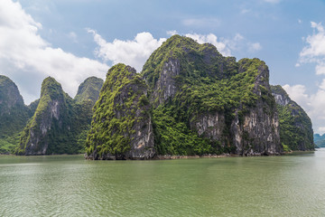 Fototapeta na wymiar Rock formations in Halong Bay, Vietnam