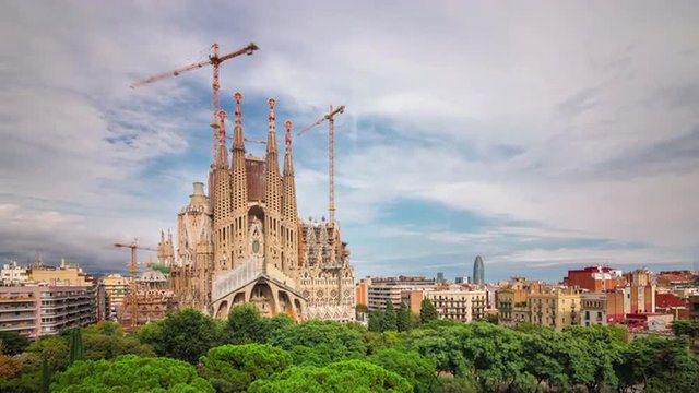 barcelona main cathedral sagrada familia construction 4k time lapse spain
