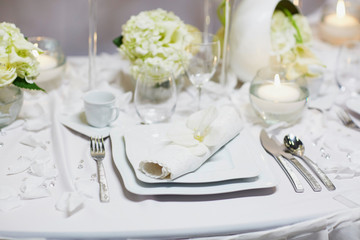 Beautidul table set for wedding reception