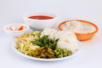 Vermicelli solution (Noodles) and fish curry coconut milk with vegetable.(Kanom Jeen Nam Ya)