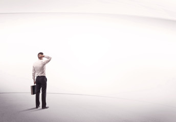 Obraz premium Businessman with briefcase standing still