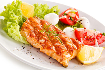 Grilled salmon and vegetables 