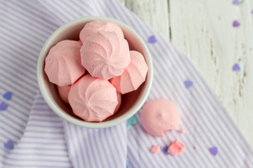 Strawberry meringue cookies