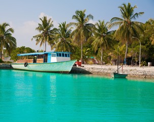 Fototapeta na wymiar Maldives, tropical sea boat day!