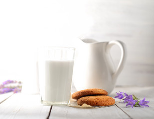 glass of milk and cookies