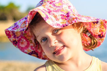 Girl in wide-brimmed hat on the beach