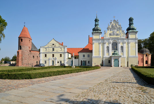 Kości&oacute;ł Świętej Tr&oacute;jcy i Najświętszej Marii Panny oraz Rotunda św. Prokopa, Strzelno, Polska
