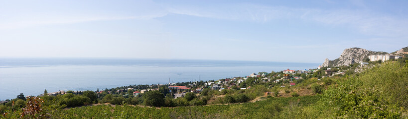 Fototapeta na wymiar Crimea mountain ''Koshka'' and Simeiz town
