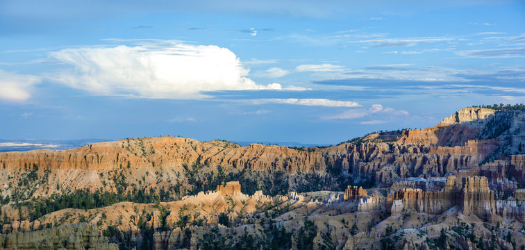 beautiful landscape in Bryce Canyon with magnificent Stone forma © travelview