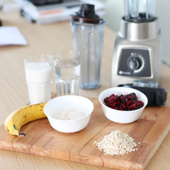 Zutaten für roten Protein Smoothie