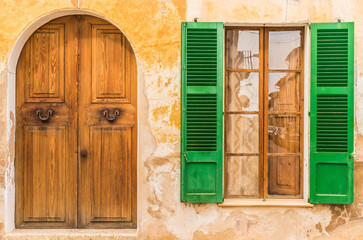 Fototapety  Stary dom wiejski śródziemnomorski żywy okno drewniane drzwi