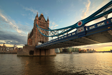 Fototapeta na wymiar Tower Bridge à Londres