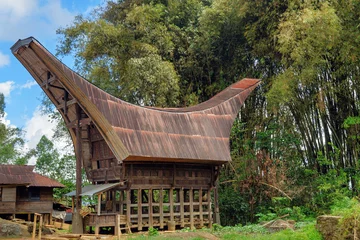 Keuken spatwand met foto Tongkonan traditioneel huis in Tana Toraja © Elena Odareeva