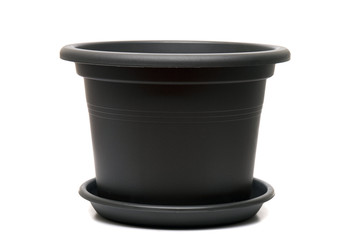 View of a empty black plastic flower pot isolated in a white bac © Mauro Rodrigues