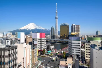 Poster Tokyo skyline in Asakusa met Skytree en Mount Fuji op de achtergrond © eyetronic
