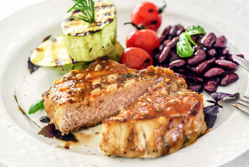 steak with grilled vegetables