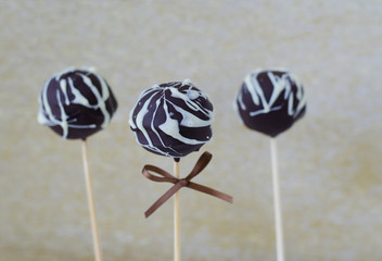 Cake pops with dark and white chocolate 