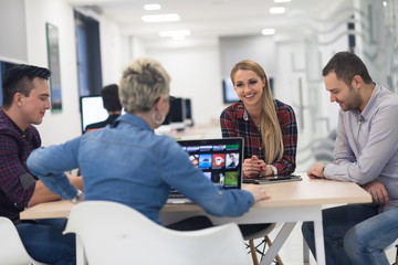 Obraz premium startup business team on meeting at modern office