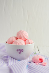 Strawberry meringue cookies