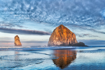 Dramatic coastal seascape featuring Haystack Rock, Cannon Beach, Oregon, USA - 103952351