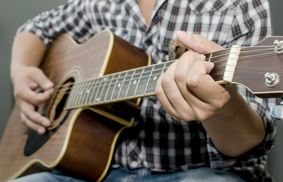 Acoustic Guitar - Playing