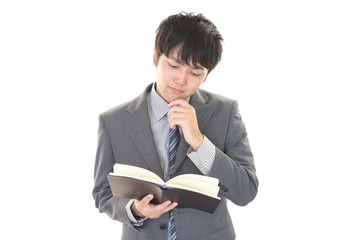 スケジュールを確認するビジネスマン