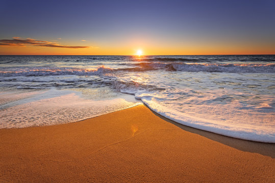 Fototapeta Brilliant ocean beach sunrise.