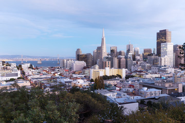 Obraz premium cityscape of San Francisco and illuminated skyline