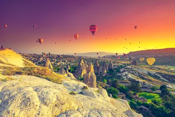 Zelfklevend Fotobehang Heteluchtballonnen boven Cappadocië © Goinyk