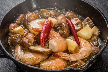 えびのアヒージョ (ajillo)Shrimp with garlic and olive oil