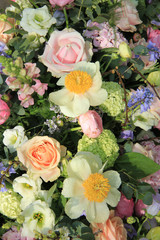 Mixed bridal arrangement