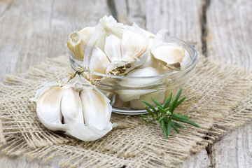 Fototapeta na wymiar fresh garlic