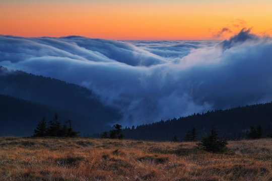 Fototapeta Rolling clouds in autumn Jeseniky mountains, Praded, Czech Repub