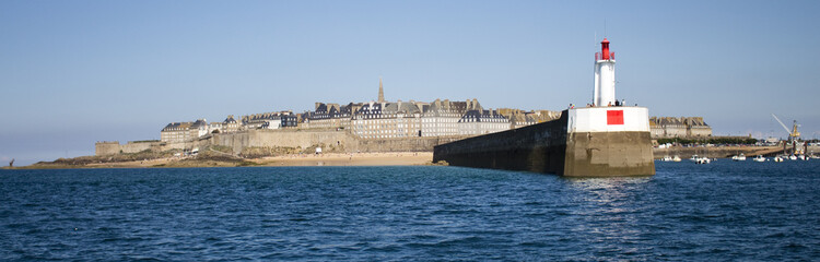 Saint Malo derrière le mole des noires