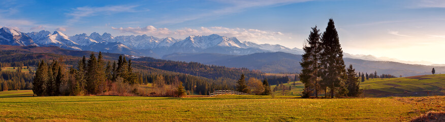 Fototapeta na wymiar Panorama of snowy Tatra mountains in spring, south Poland