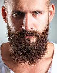 Obraz premium Portrait of handsome man standing, isolated on grey background