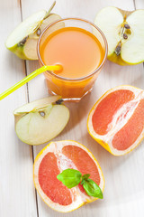 Juice of apples and red grapefruit.