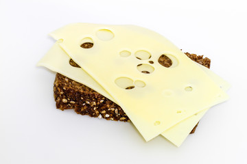 Schwarzbrot mit Käse