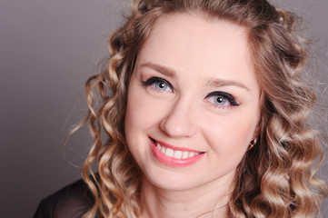 Naklejka premium Happy young woman 20-25 year old close up. Looking at camera. Happiness. 