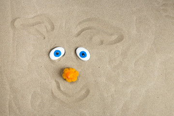Fototapeta na wymiar représentation d'un chien joyeux dans le sable avec des galets coloriés